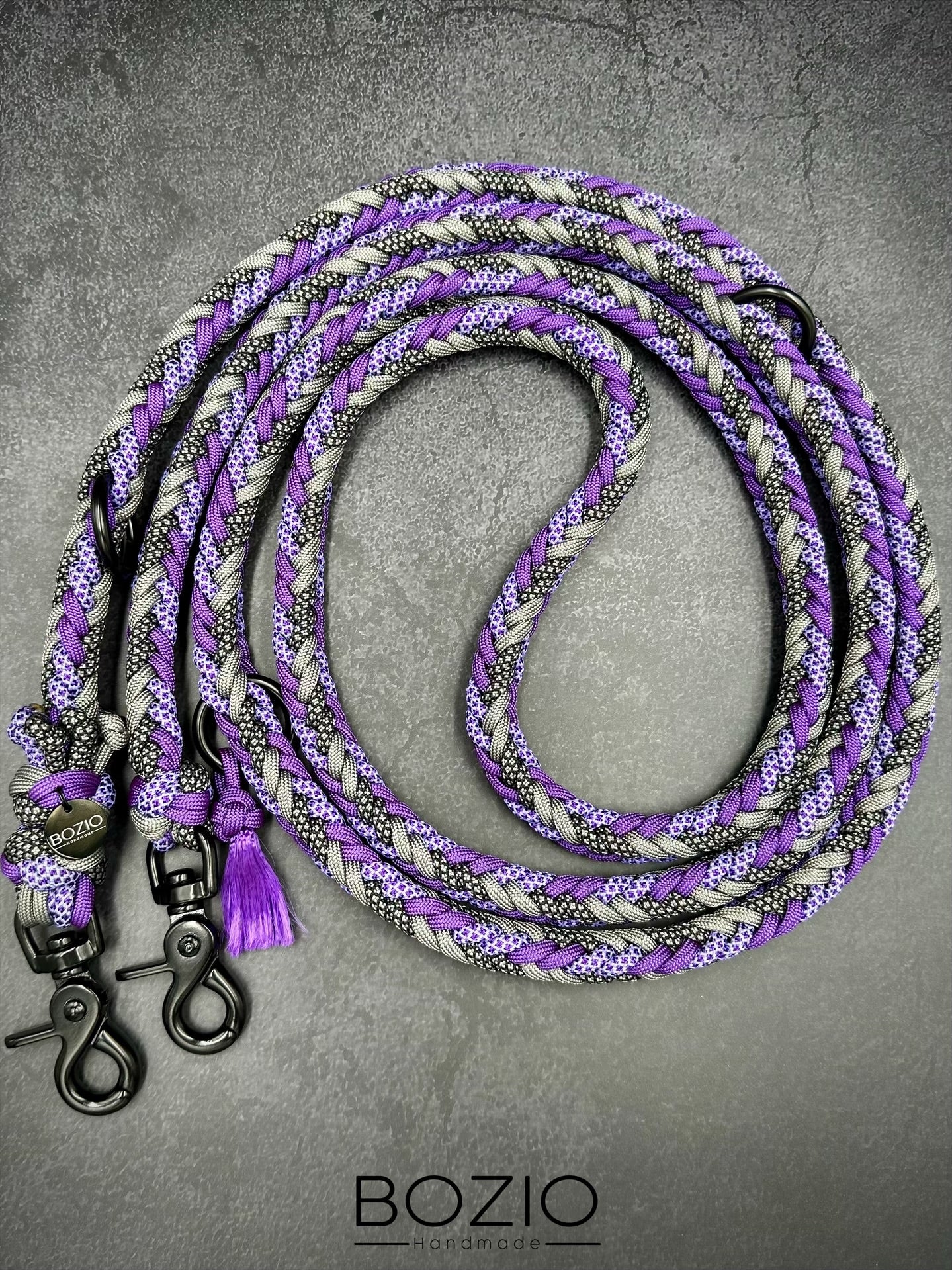 paracord leine hund verstellbar handschlaufe schwarze karabiner aluminium sicherheitskarabiner sicherheit schwarz lila grau anthrazit pastel lila lavendel