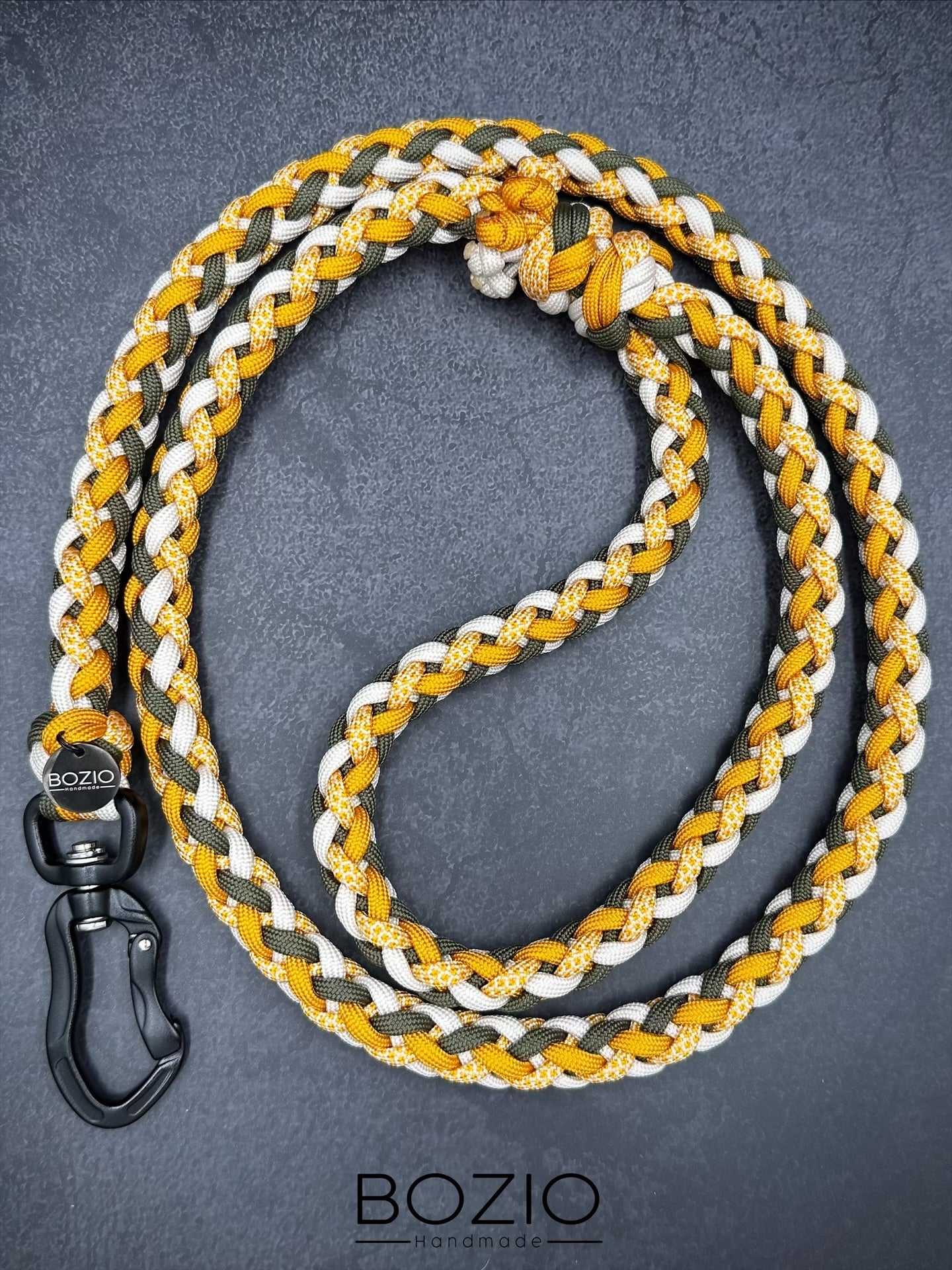 paracord leine hund verstellbar handschlaufe schwarze karabiner aluminium sicherheitskarabiner sicherheit schwarz oliv khaki army gruen gold gelb cream