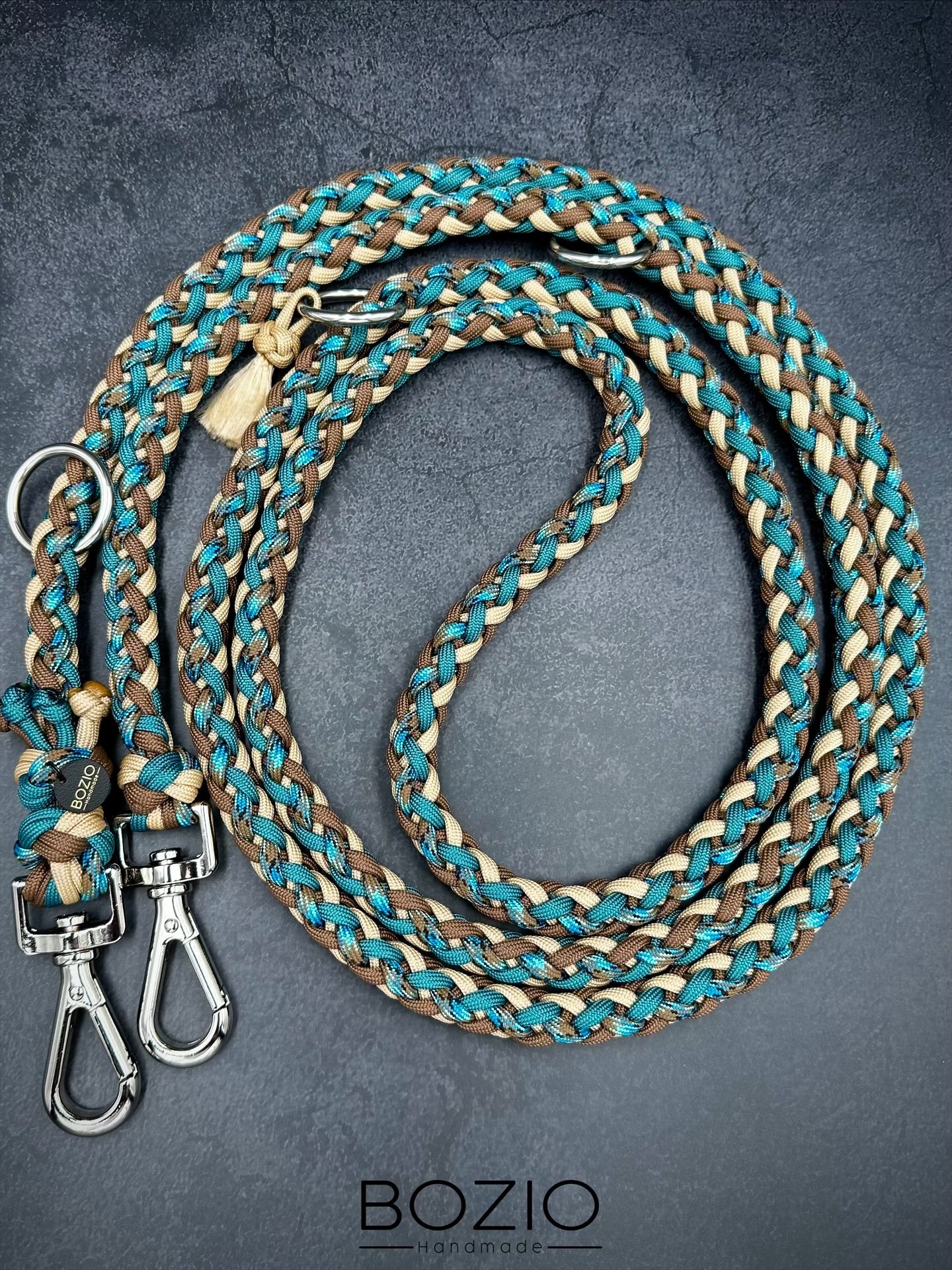 paracord leine hund verstellbar handschlaufe schwarze karabiner aluminium sicherheitskarabiner sicherheit silber verchromt vernickelt edelstahl teal petrol beige cream braun tuerkis