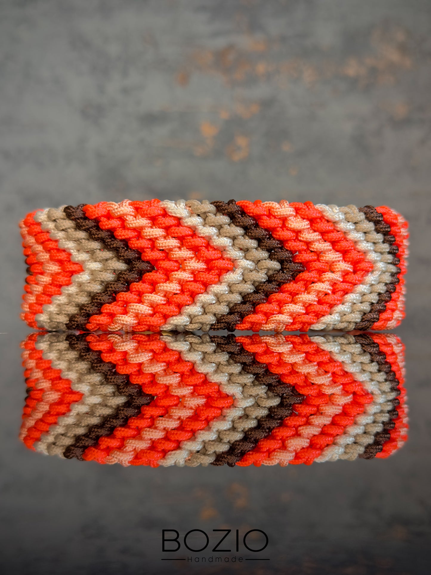 43. CHEVRON Halsband