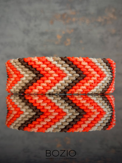 43. CHEVRON Halsband