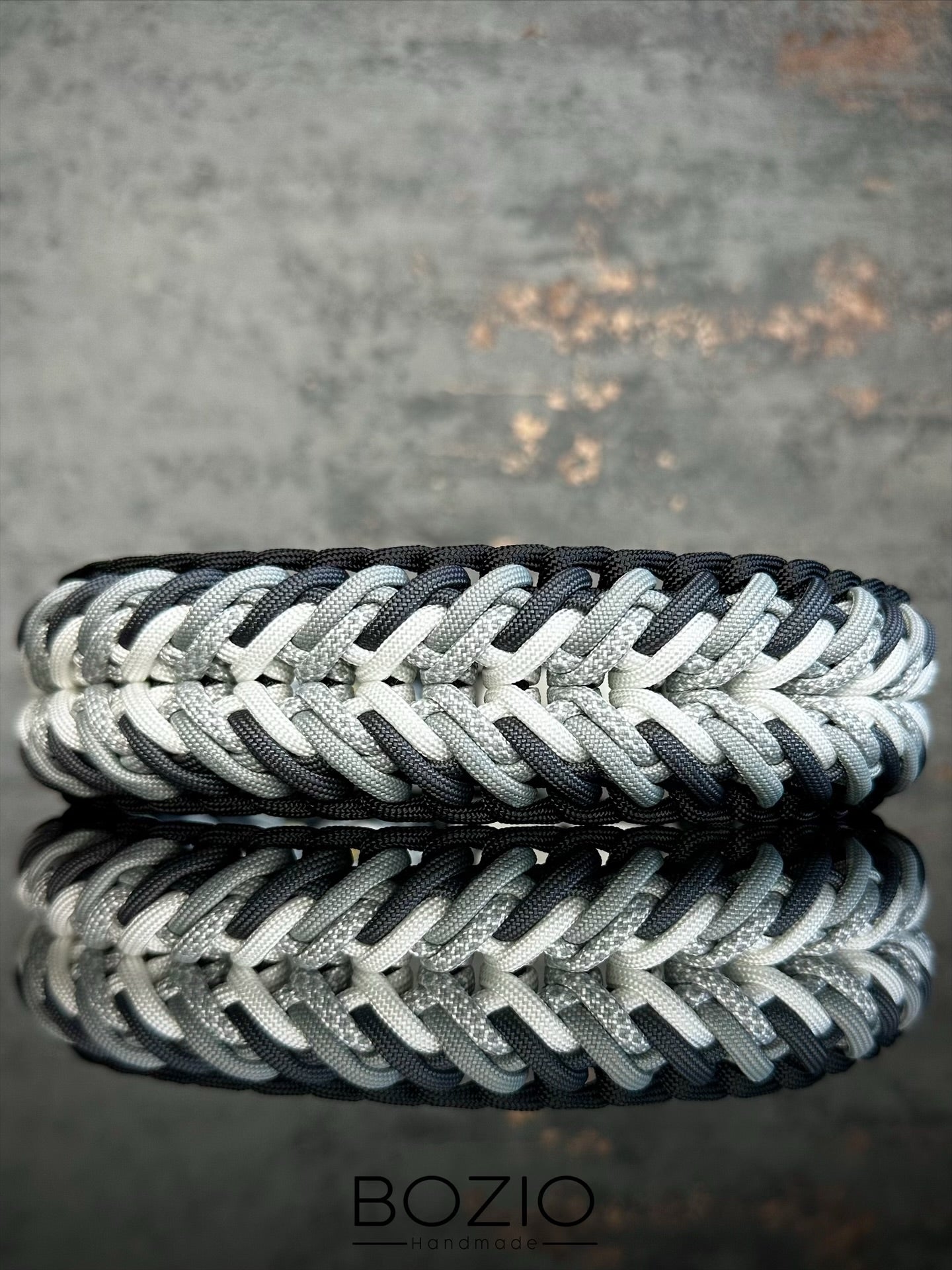 5. SPONTANEOUS Halsband