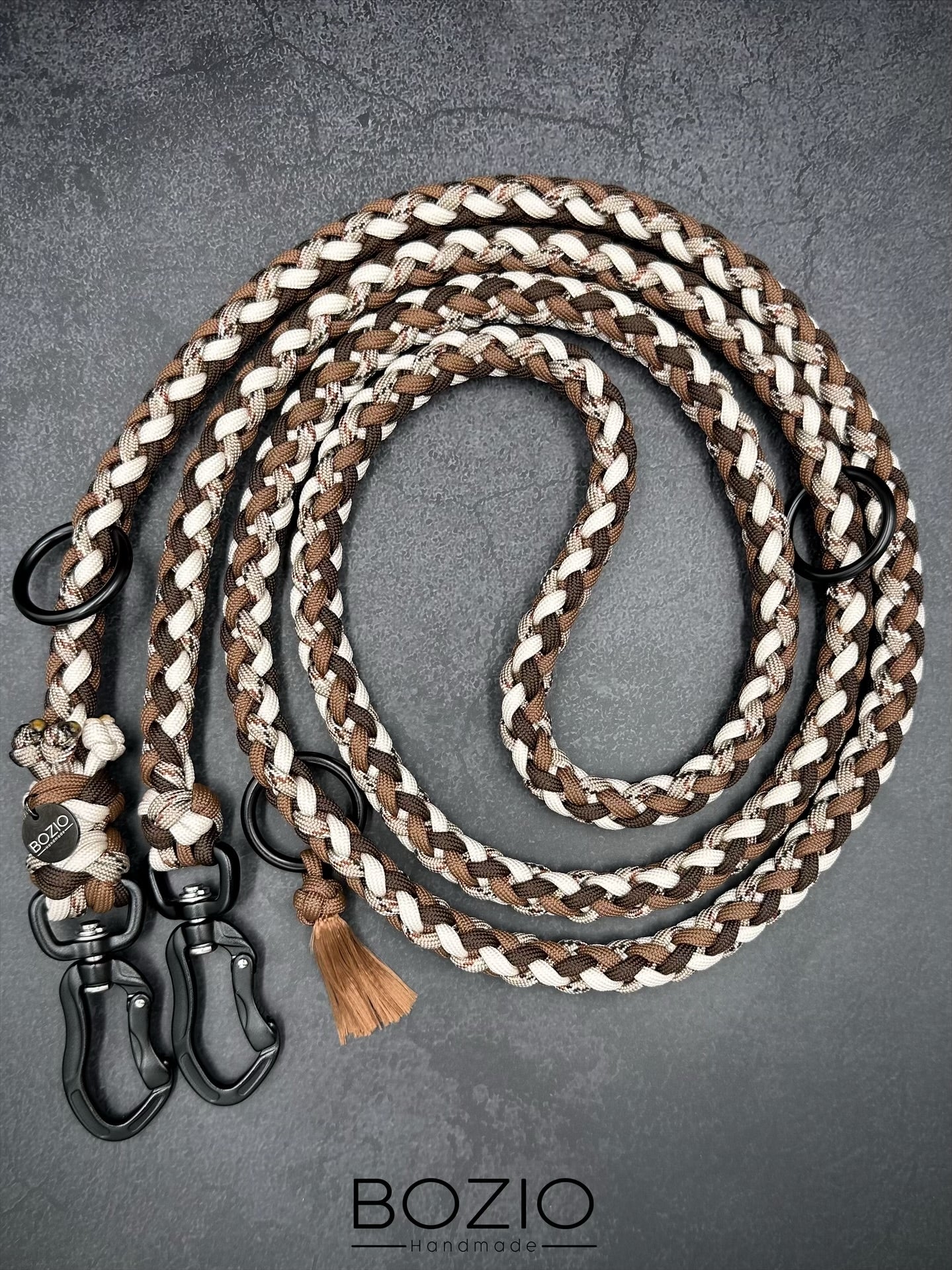 paracord leine hund schwarze karabiner aliminium sicherheitskarabiner sicherheit braun cream weiss schwarz